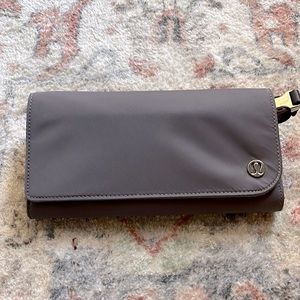 Lululemon wallet clutch/crossbody